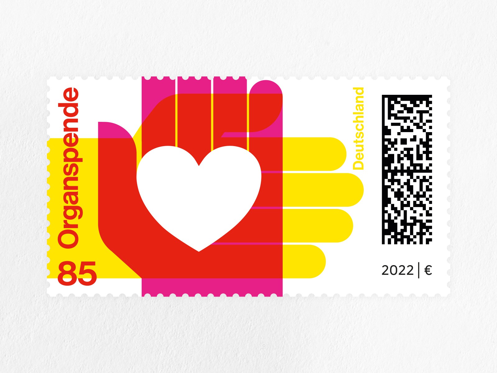 Sonderbriefmarke der Deutschen Post zum Thema Organspende mit dem Nennwert 85 Cent: stilisierte Hand mit weißem Herz in den Farben Rot, Pink und Gelb aus dem Jahr 2022
