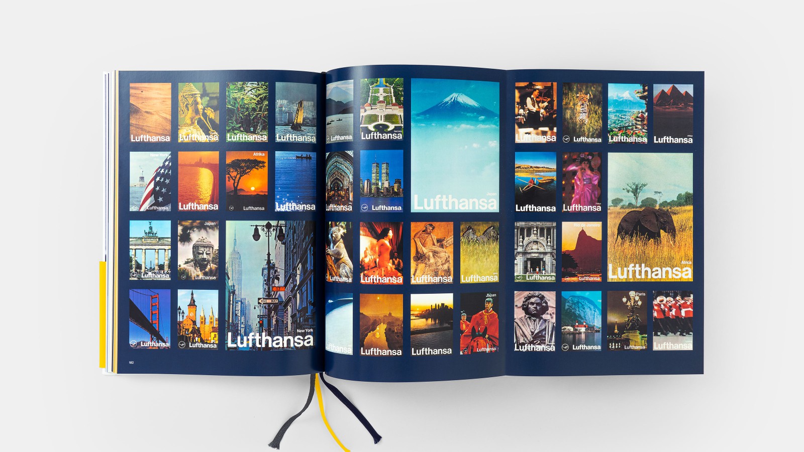 Aufgeschlagene Doppelseite mit Ausklapper aus dem Lufthansa-Jubiläumsbuch: dichte Collage aus historischen und modernen Lufthansa-Destinationsfotos mit Schriftzug-Overlays, von exotischen Landschaften bis zu Stadtansichten, alle mit dem Lufthansa-Branding versehen